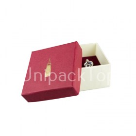 Подарочная коробочка с ложментом под серьги,изготовленная из кашированного переплетенного картона с печатью