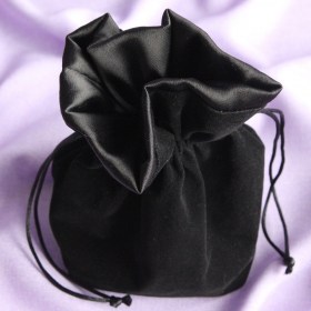 Черные бархатные мешочки для подарков